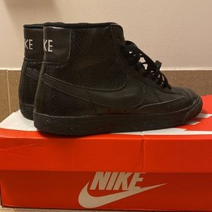 Nike snake print blazers size 7